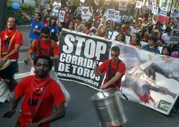 Un centenar de personas se manifiestan en Logroño contra la tauromaquia