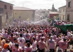 Más de 6.000 'guerreros' usan 30.000 litros de vino en la 'Batalla del clarete'