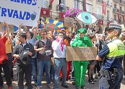 Los 'indignados' creen "inevitables" protestas como la de la procesión de San Bernabé para "hacerse visibles"