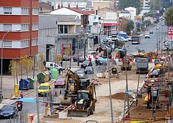 Obras en los viales de salida de avenida de Burgos. Desde hoy, los trabajos afectan también a los carriles de entrada. ::                         JUAN MARÍN