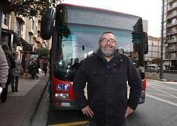 Adiós al decano de los autobuseros. Las felicitaciones y muestras de cariño se le acumulan a Antonio desde que se supo de su retirada. ::                         DÍAZ URIEL