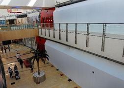 Las obras, de momento, se centran en dejar libre y comunicado un gran espacio diáfano. ::   MIGUEL HERREROS