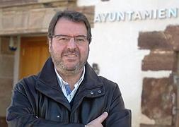 Dos largas décadas entre papeles