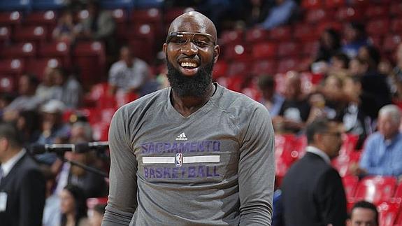 Los Kings de Sacramento fueron los primeros en emplear las gafas durante un partido de la NBA. / 