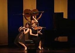 Tres chicas, cuatro instrumentos y cientos de posturas