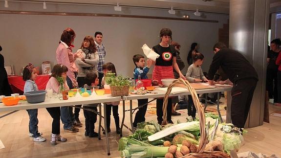 Participantes en el taller 'Las verduras con los cinco sentidos', el año pasado 