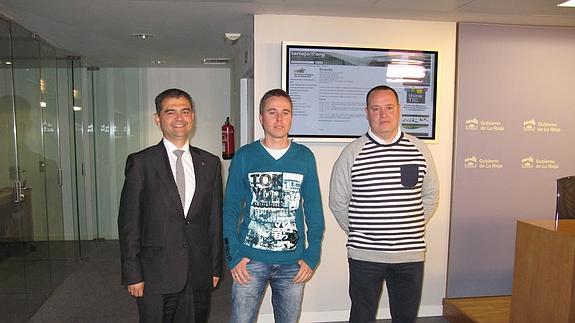 Julio Herreros con los organizadores de la jornada./