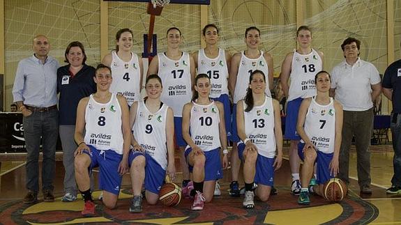 La plantilla del Avilés, ayer en Lobete.