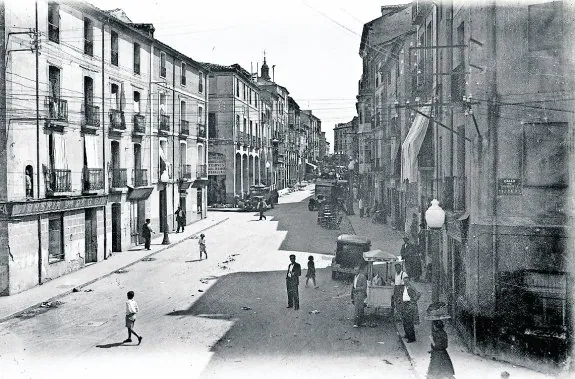 La calle Grande de Calahorra, en una imagen tomada desde el edificio del Casino. 