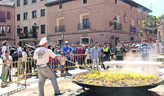 Paella para mil personas en Aldeanueva de Ebro. 