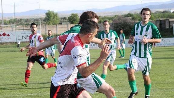 Varea y Pradejón, durante su partido. 