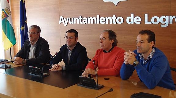 Un momento de la rueda de prensa./