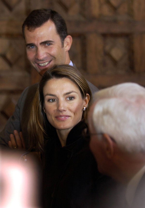 Los Príncipes de Asturias, durante una visita a San Millán en el año 2010, en la foto que reclamaron porque les había gustado especialmente.