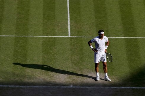 Nadal busca soluciones en el partido. 