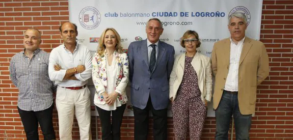 José Quemada, Iván Rituerto, María José Rodríguez, Ángel Rituerto, Mercedes López y Ángel Oregui, directivos del Naturhouse. 