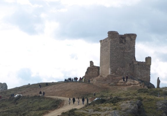 El IER edita un libro sobre la historia del castillo de Quel