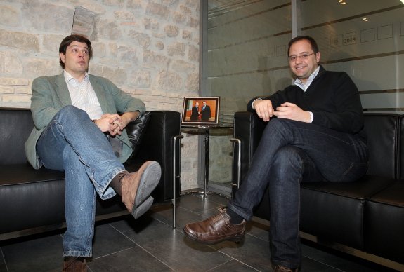 Kilian Cruz, secretario general de Logroño, y César Luena, secretario general del PSOE riojano.