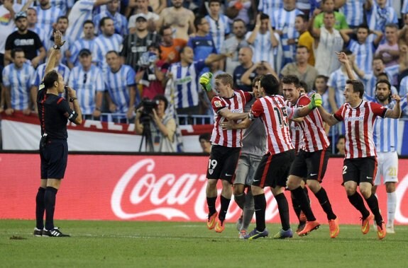 Mateu Lahoz anula el gol que marco el portero Iraizoz para Athletic en el tiempo de descuento.
