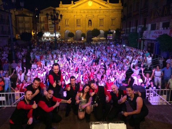 Policías locales y músicos de la orquesta Talismán se denuncian tras una fuerte disputa de tráfico