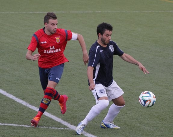 El goleador Javi Sanz, junto al serrano Víctor. 