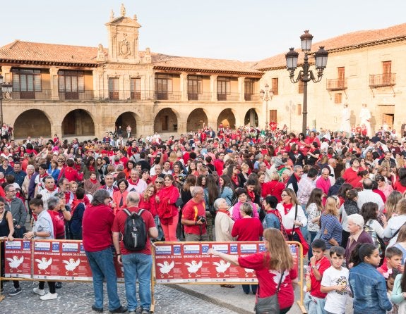 En la plaza de España se hizo una foto multitudinaria.