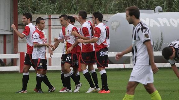 Celebración del Varea durante su partido. 