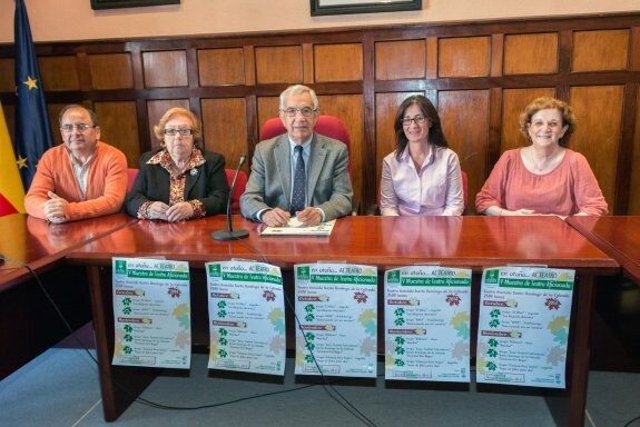 Carlos Valgañón, Teresa Dulac, Javier Azpeitia, Sonia Crespo y María Torruella, ayer. 