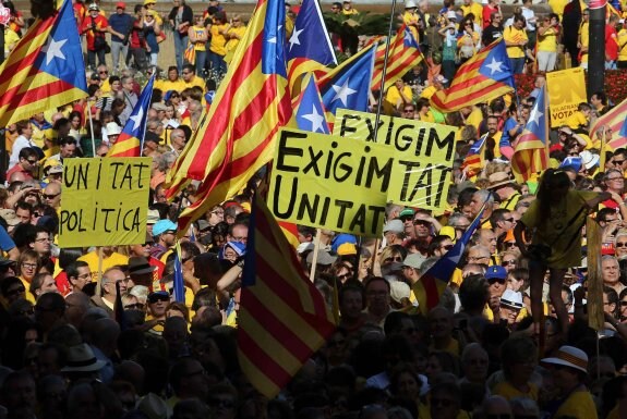 Manifestación celebrada el pasado domingo a favor de la consulta del 9-N en la Plaza de Cataluña de Barcelona. 