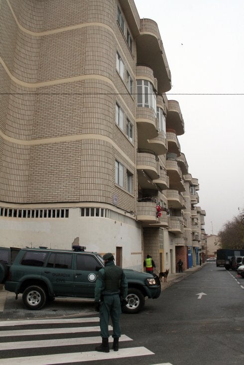 Imágenes de una de las redadas contra el clan de los Altimasveres en el barrio de Yagüe en Logroño, en diciembre del 2013. 