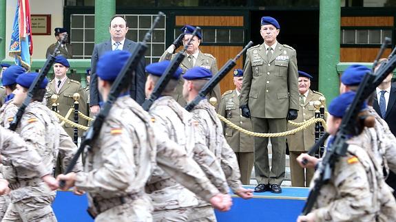 Pedro Sanz y Francisco Javier Sancho han presidido el desfile.