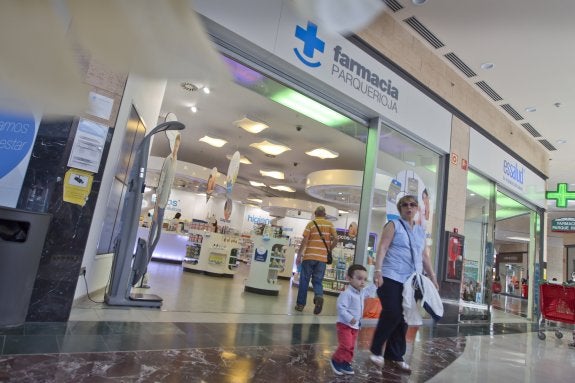 La farmacia de Parque Rioja, que continúa con su actividad, ha entrado en concurso necesario de acreedores.