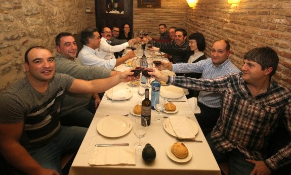 El restaurante El Portalón, de Logroño, repleto de comensales que celebran las navidades. 