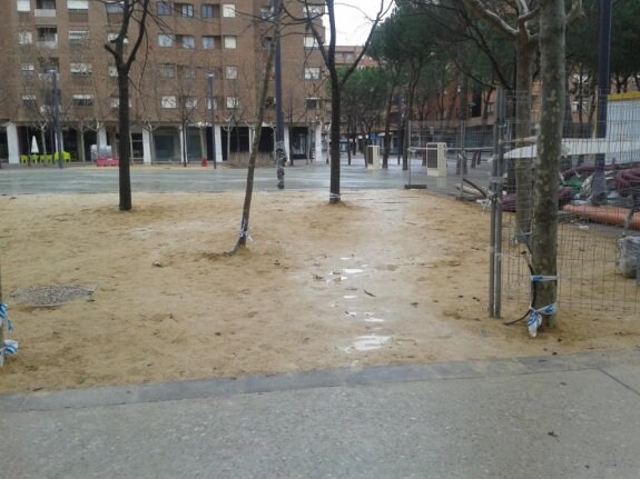 Urquía dijo que la zonas de tierra van a ser espacios inservibles . 