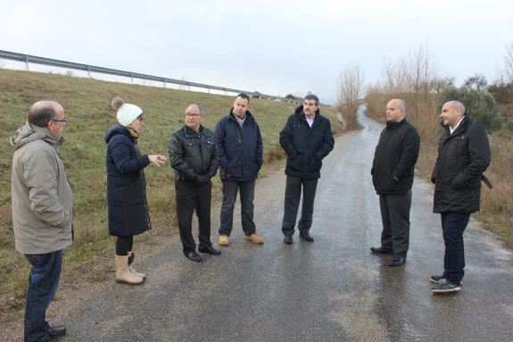 60.000 euros para asfaltar los caminos de servicio de la variante de Arnedo