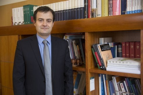 Miguel Ángel Fernández Torroba posa en su despacho del Gobierno de La Rioja. :: ANDREA ARAGÓN