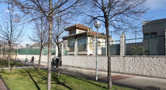 Imagen de la fachada principal del Centro de menores 'Virgen de Valvanera' de la capital riojana. :: Fernando Díaz