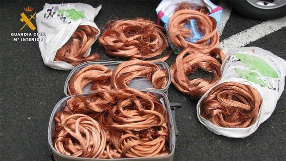 Imagen de la Guardia Civil del cobre recuperado.