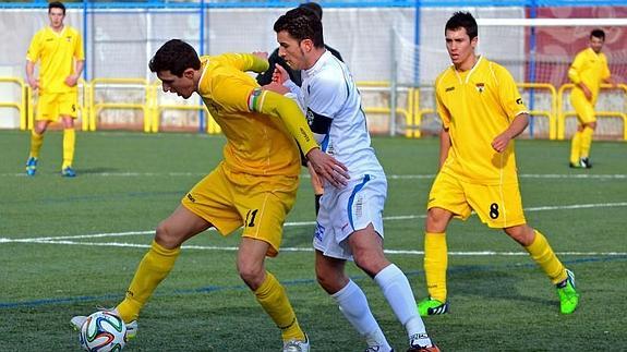 Un momento del partido Yagüe-Arnedo.