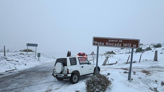 Paso por el puerto de Peña Hincada en una nevada anterior. 