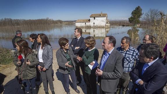 Tejerina compromete 3,6 millones para paliar los daños de la crecida del Ebro en La Rioja