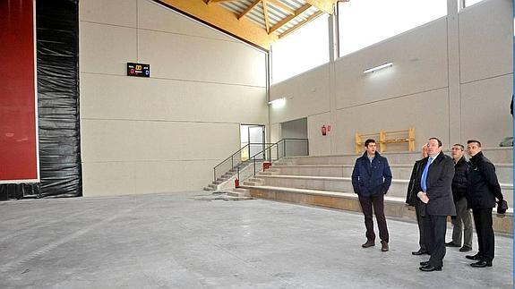Visita al nuevo fronton municipal en El Villar de Arnedo. 