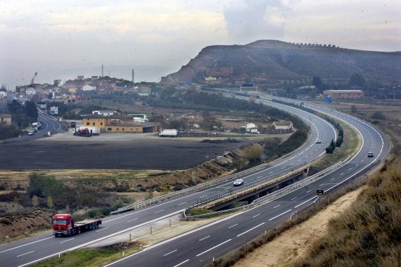 Fomento frena su plan para sacar el tráfico pesado de la N-232 en La Rioja
