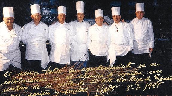 Eugenio, Raúl, José Luis, Lorenzo, Félix, Fito y Juan José, el 8 de febrero de 1995, en una foto con dedicatoria. 