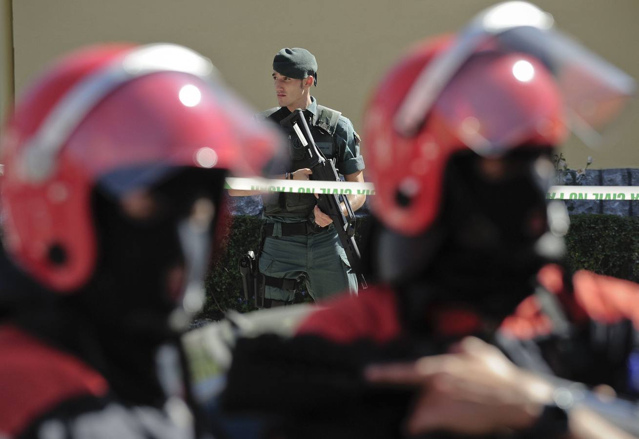 Un control mixto de Guardia Civil y Policía Autónoma Vasca. 