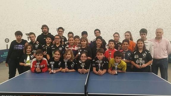 Participantes en la última jornada de tenis de mesa. 