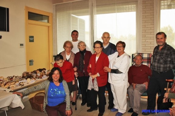 Grupo de mayores que ha participado en esta exposición micológica. 