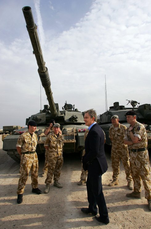 Blair, en una visita a Irak en diciembre de 2004. :: afp