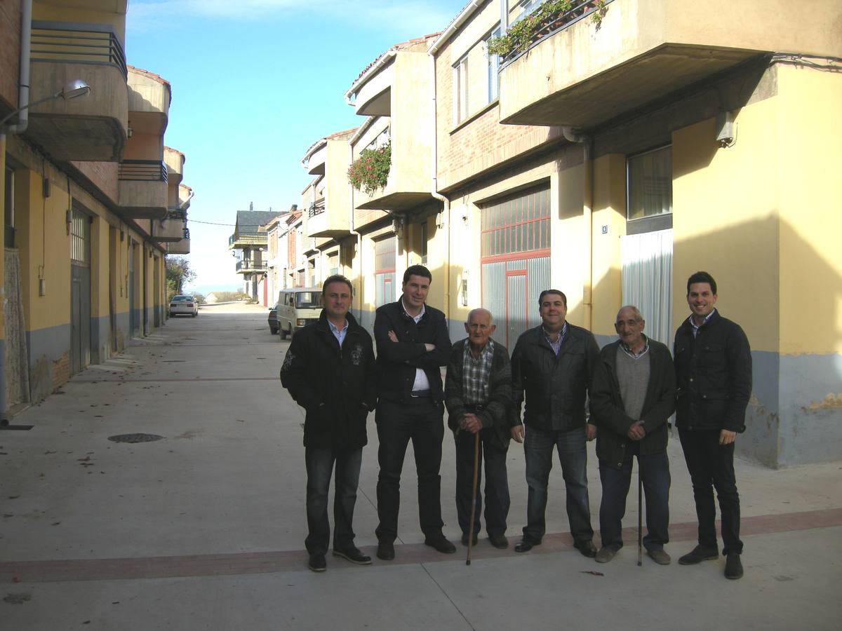 Visita a la calle recién urbanizada. 