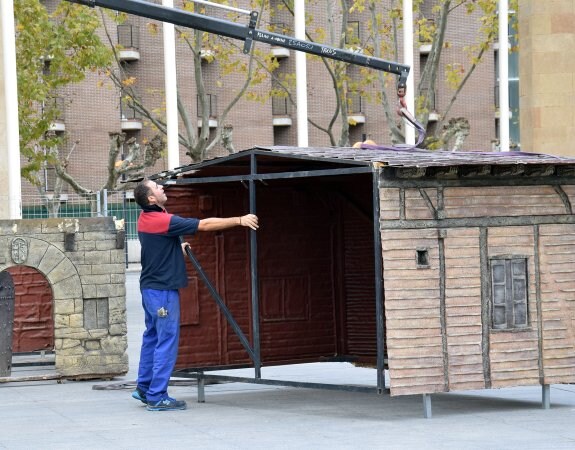 Comienza la instalación del belén del Ayuntamiento