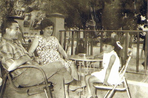 Pilar y sus padres Baltasar y Esperanza en el restaurante San Antonio 